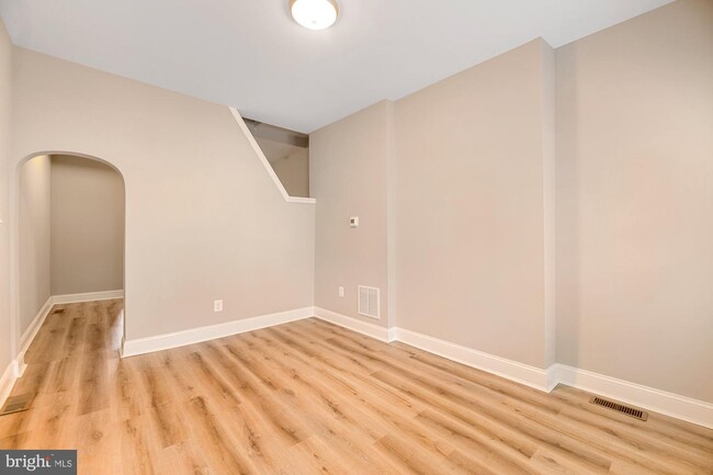 Building Photo - 3805 Mt Pleasant Ave