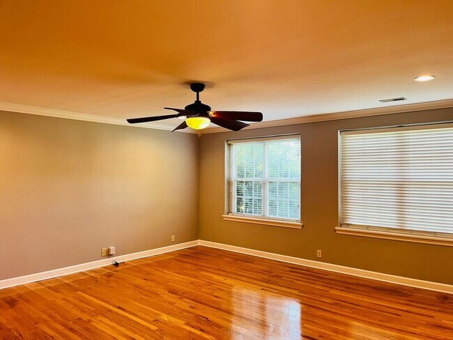 Foto del edificio - 1112 Clifton Ln