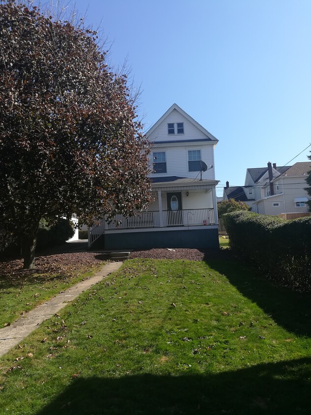 Street view with large front yard - 2123 Prospect Ave