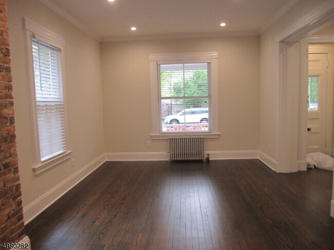 Building Photo - 27 Midland Ave