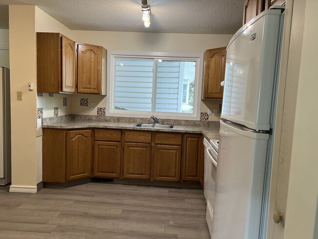Building Photo - 5003 Brisebois Dr NW