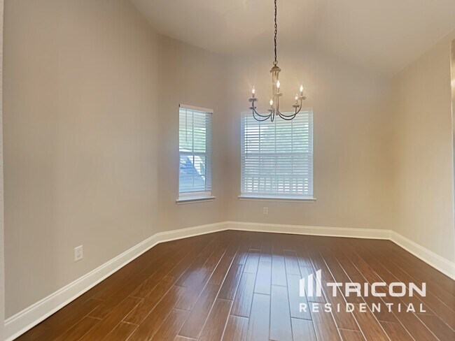 Foto del edificio - 1643 Hillside Dr