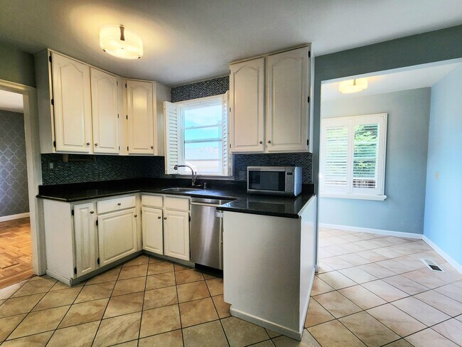 Building Photo - Two bed house in San Mateo