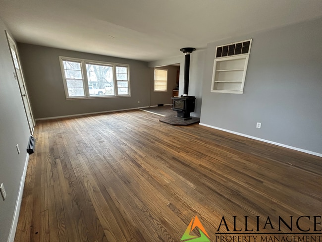 Building Photo - Cute 3 bedroom home!