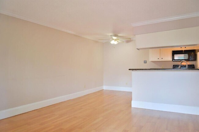 Building Photo - 2212 Dunlavy St
