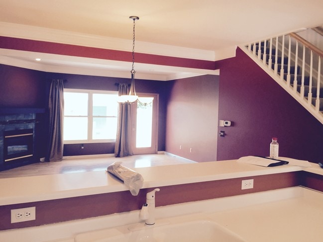 Open concept living space - 930 Ivanhoe St