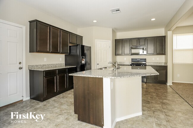 Foto del edificio - 4056 Little Bay Ave