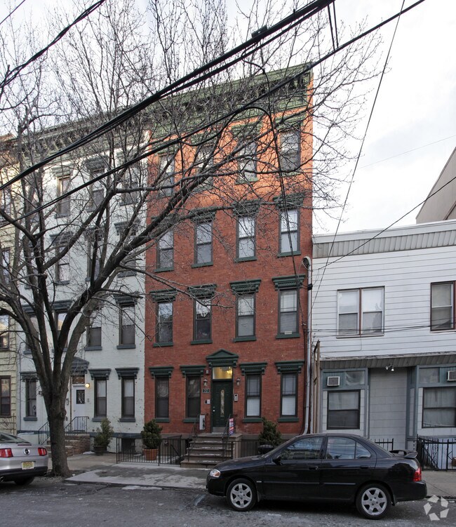 Foto del edificio - 717 Adams St
