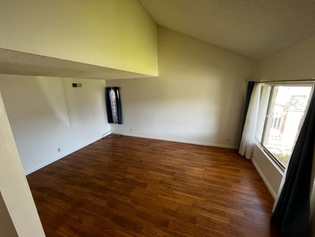 Building Photo - 8871 Henton Dr