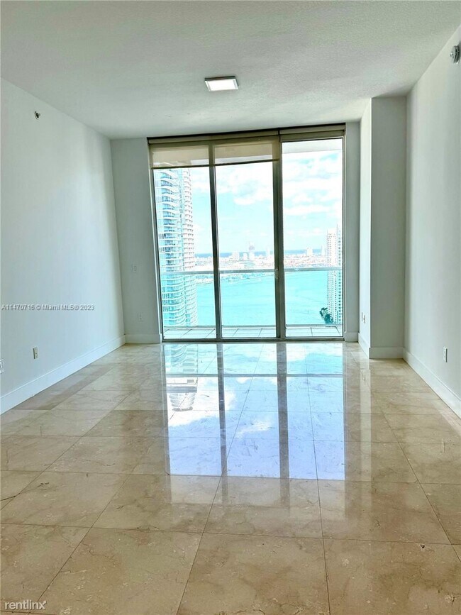 Foto del edificio - 2 br, 2 bath Condo - 31 SE 5th St Apt 4214...