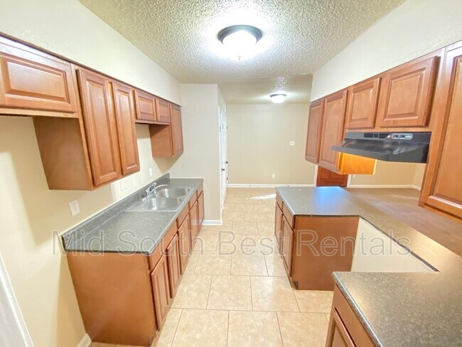 Foto del edificio - 5695 Shagbark Ct