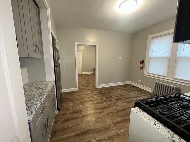 Foto del edificio - 100-102 Grand Ave