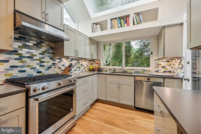 Building Photo - 4634 Ellicott St NW