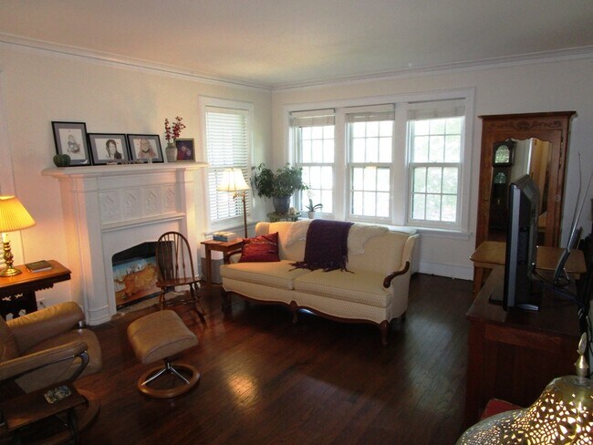 Building Photo - 554 Sheridan Square