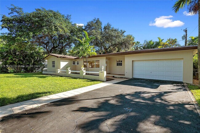 Building Photo - 410 Castania Ave
