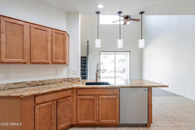 Foto del edificio - 10625 E Knowles Ave