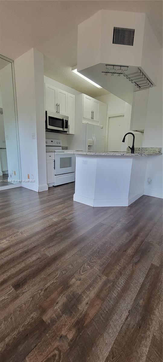 Foto del edificio - 9570 SW 3rd Ct.