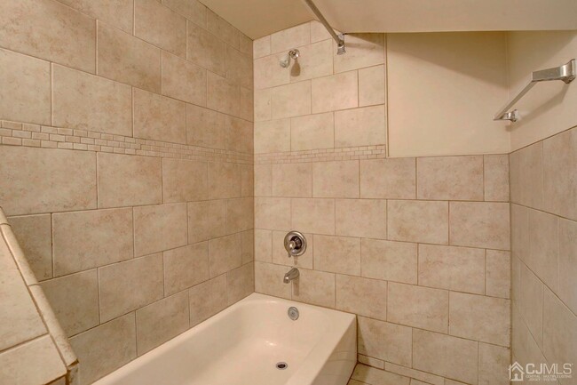 Building Photo - 2102 Woodbridge Ave