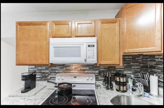 Photo - 5527 Pulaski Ave Apartment