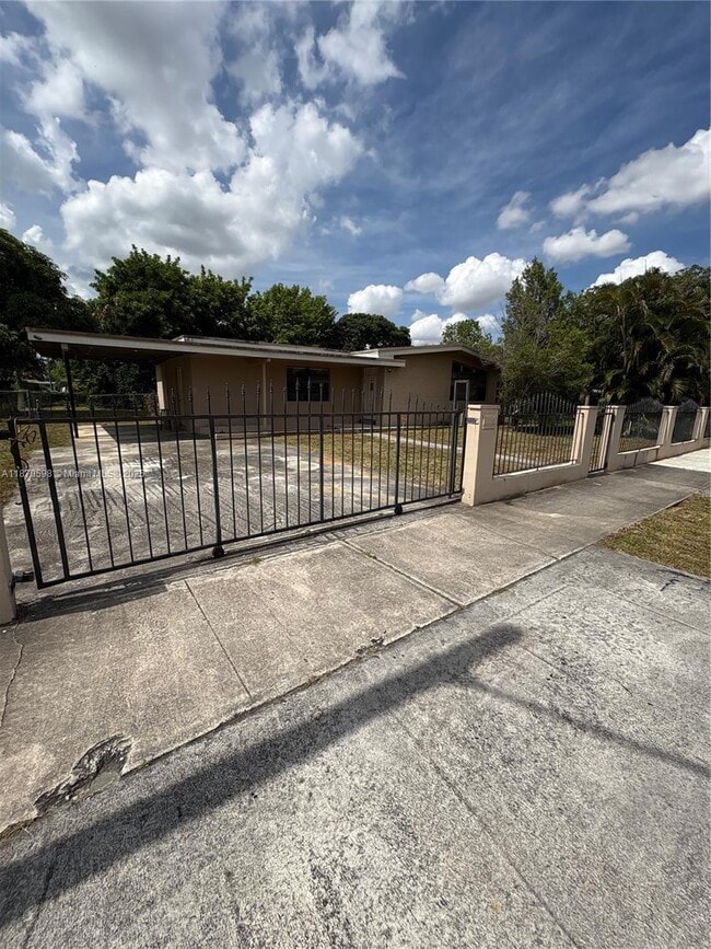 Building Photo - 850 NW 168th Terrace