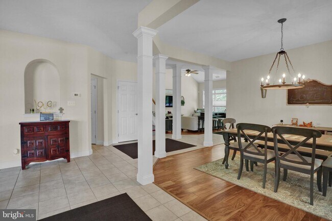 Building Photo - 411 Oak Hill Ln