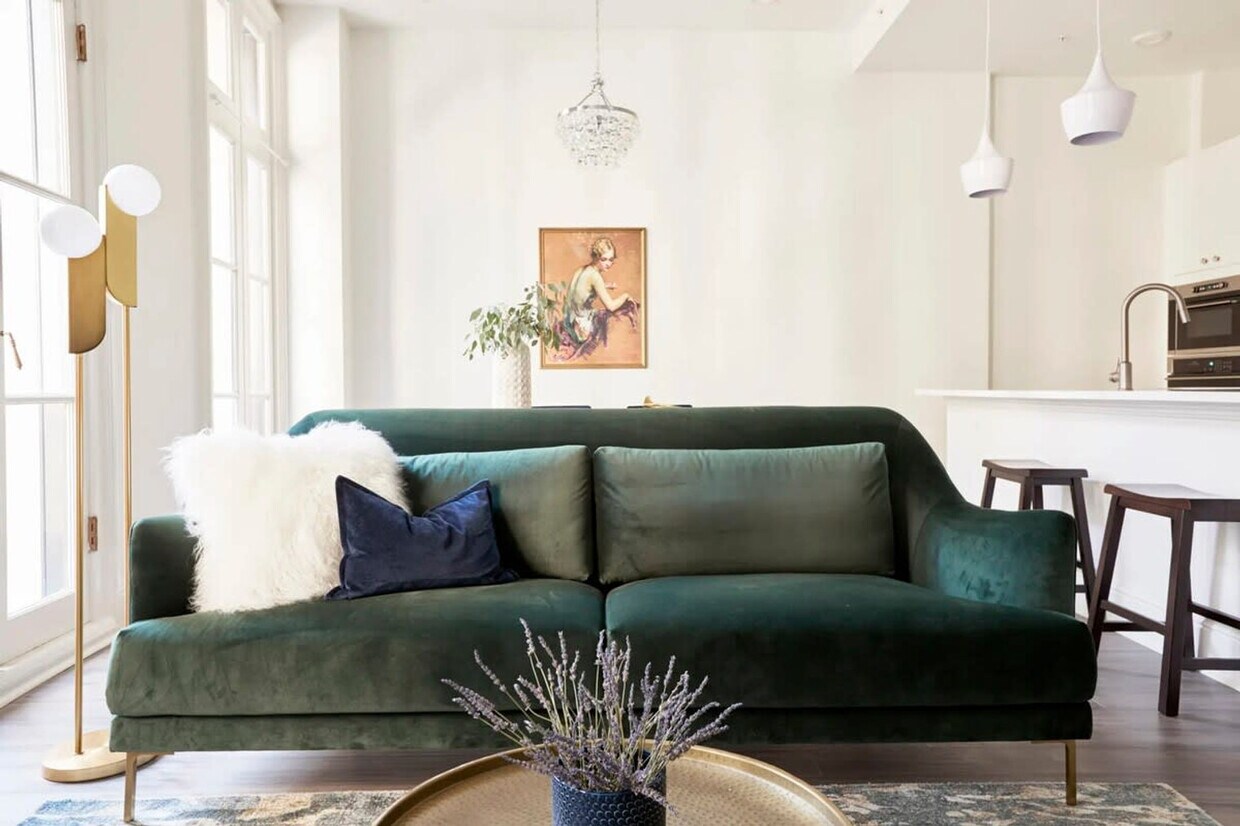 Foto principal - 301 St Charles Ave