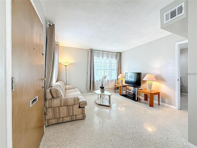 Foto del edificio - 250 Rosery Rd NW