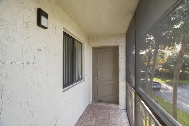 Building Photo - 16252 Laurel Dr