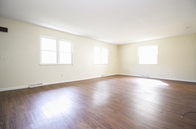 Building Photo - 319 Torrington Dr