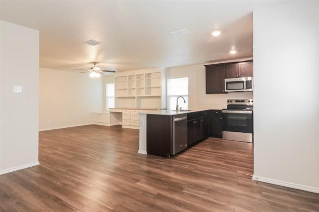 Foto del edificio - 5213 Longshadow Dr