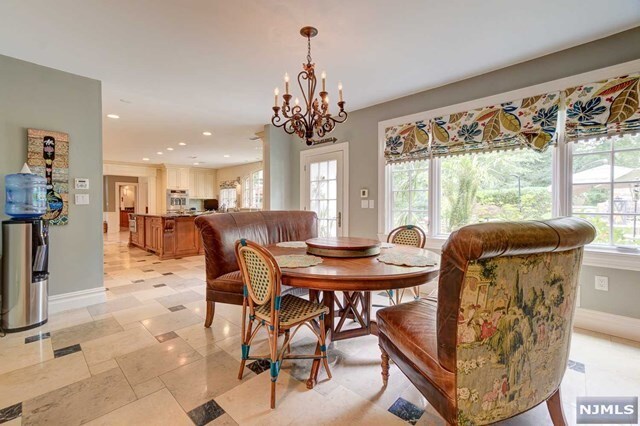 Building Photo - 15 Cobblestone Dr