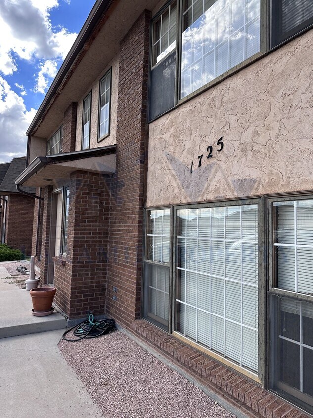 Primary Photo - 2 Bedroom 1 Bathroom Apartment