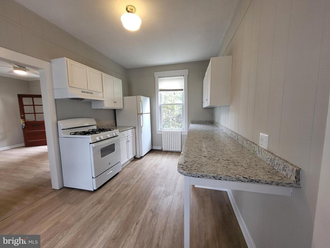 512 Main St Unit 1, Riverton, NJ 08077 Room for Rent in Riverton, NJ