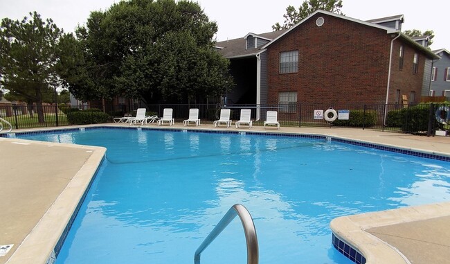 Piscina resplandeciente - Willowpark Apartments