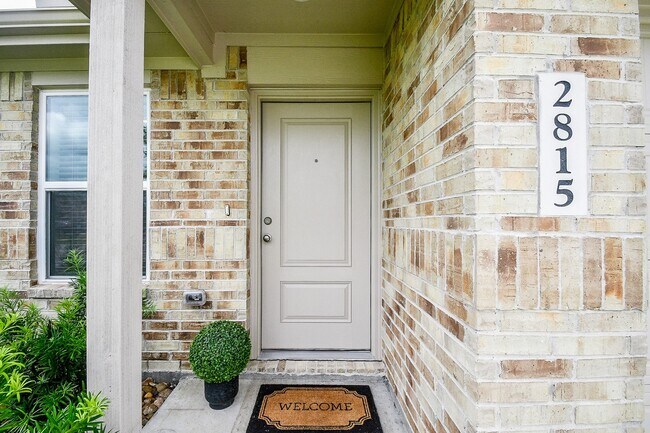 Building Photo - 2815 Fountain Wds Dr
