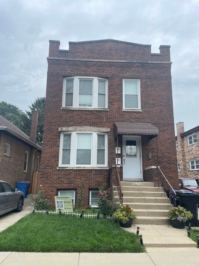 Building Photo - 4711 N Kenton Ave
