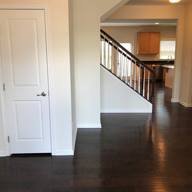 Entryway - 1081 Semora Ln