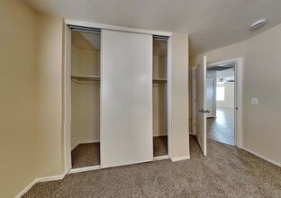 Building Photo - 205 E Valley View Dr