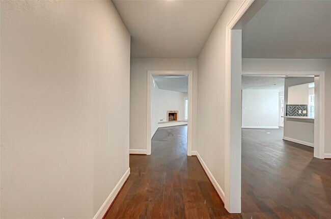 Building Photo - 10315 Metronome Dr