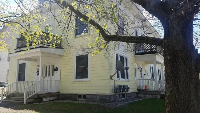 Building Photo - 47 Henry Ave