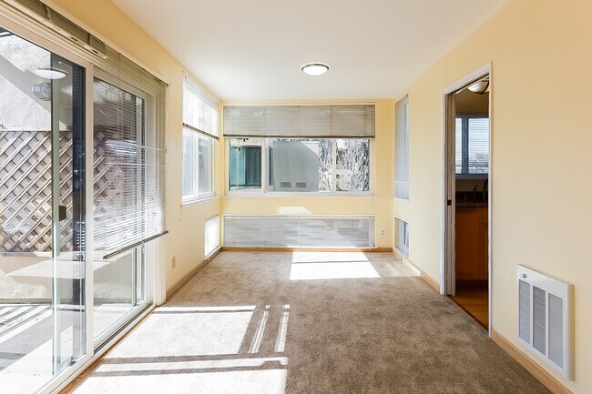 Foto del edificio - 924 Beach Park Blvd