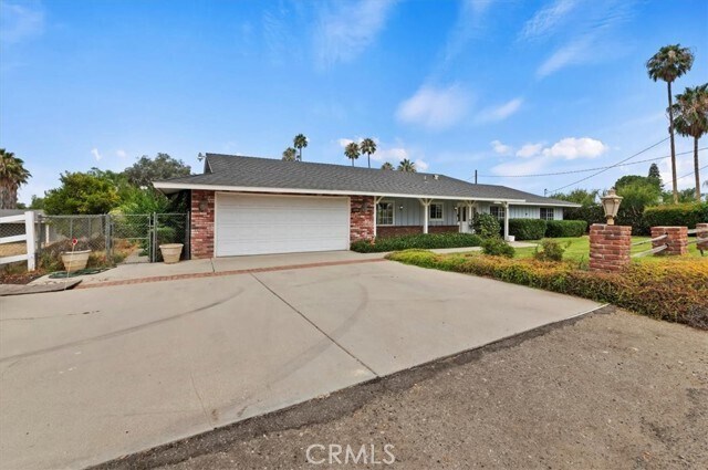Foto del edificio - 15833 Ridgeway Ave