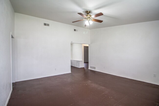 Building Photo - 4 Bedroom 2 bathroom house in Frenship ISD...