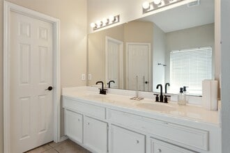 Building Photo - 5002 Hearth Hollow Ln