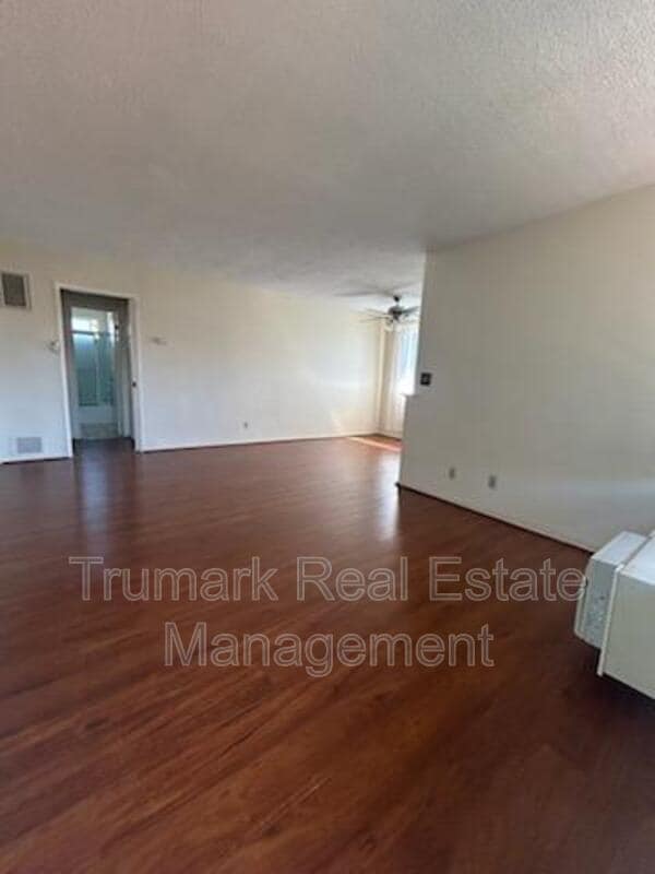 Foto del edificio - 4619 Lexington Ave