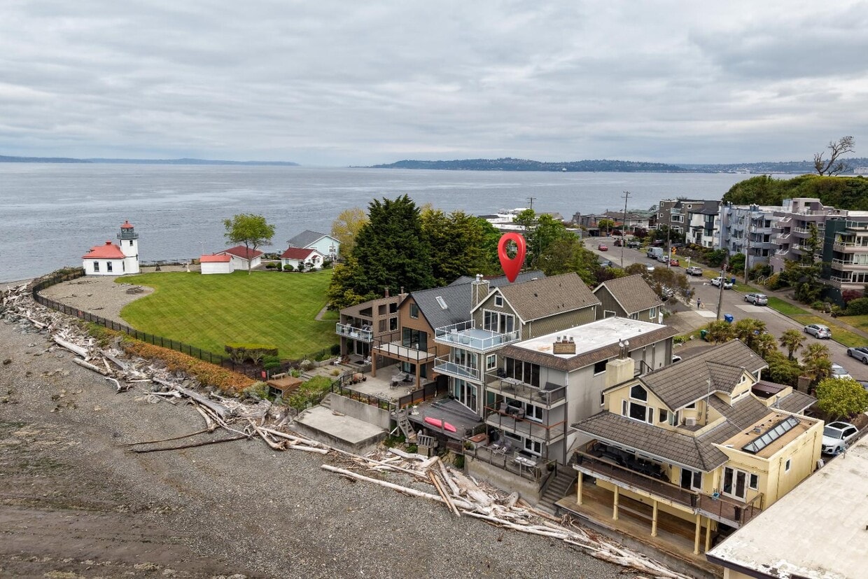 Photo - 3221 Alki Ave SW