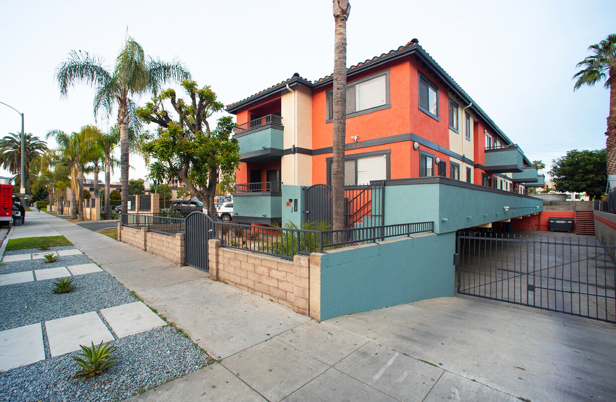 Primary Photo - Locust Avenue Apartments