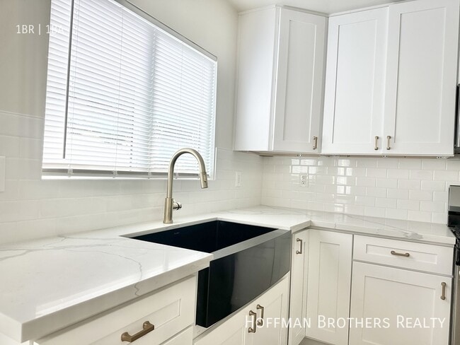 Foto del edificio - 626 E Arbor Vitae St