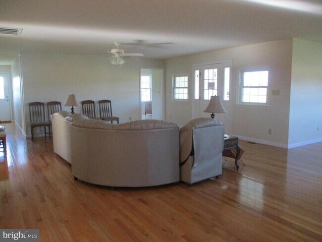 Building Photo - 45000 Medleys Neck Rd