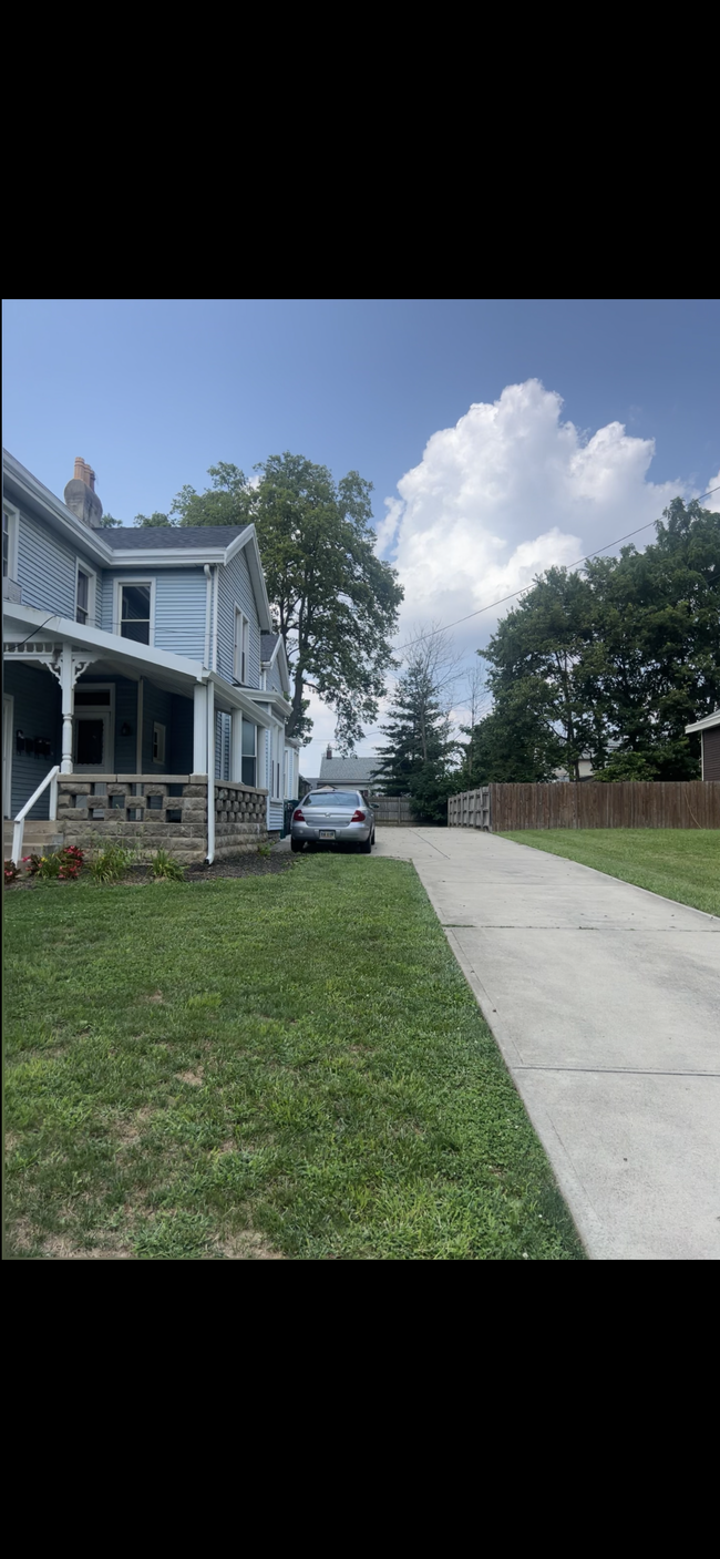 Driveway of house - 10 Parkway Ave